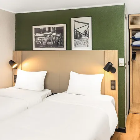 Campanile Hotel 3*
